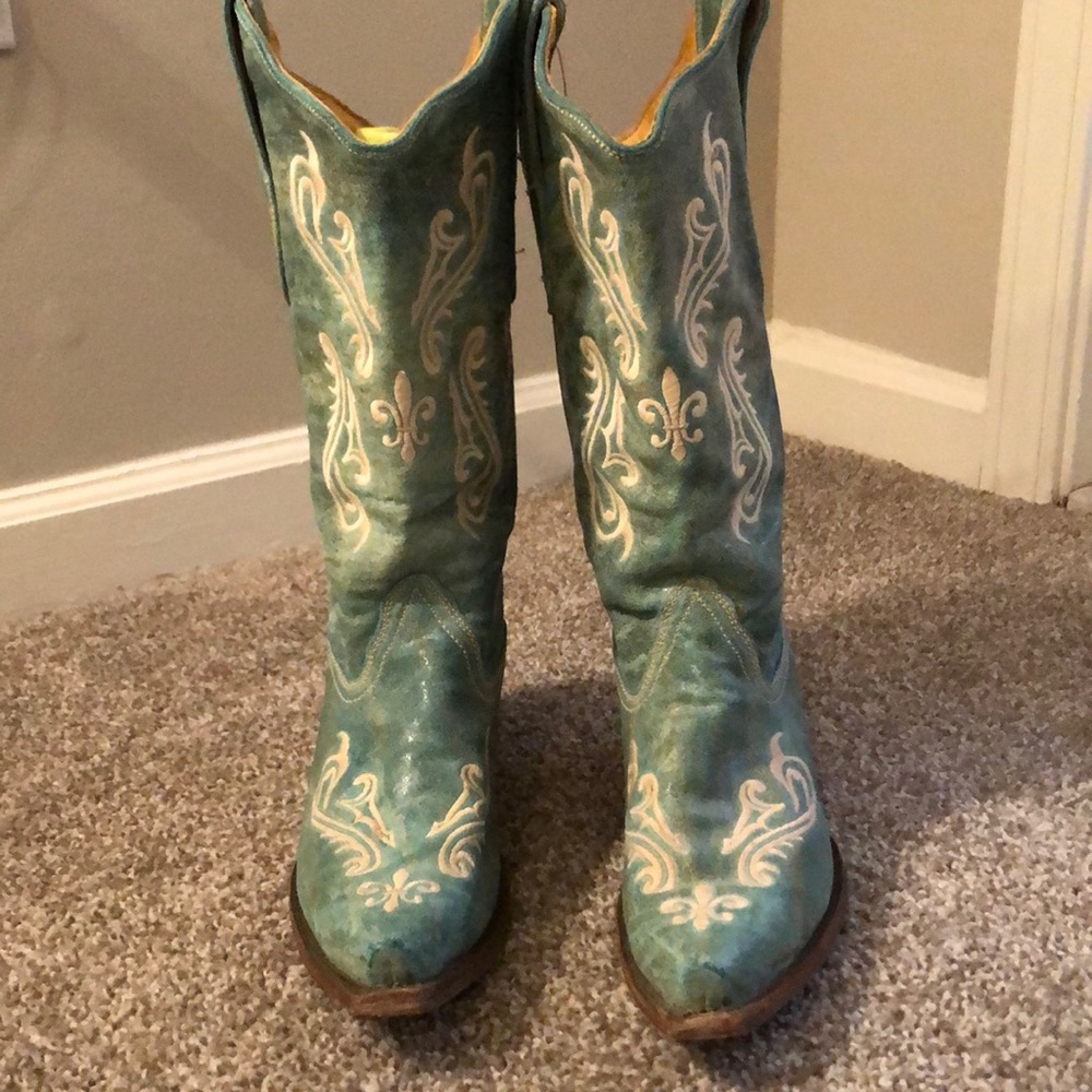 Turquoise Embroidered CORRAL Boots Size 9
